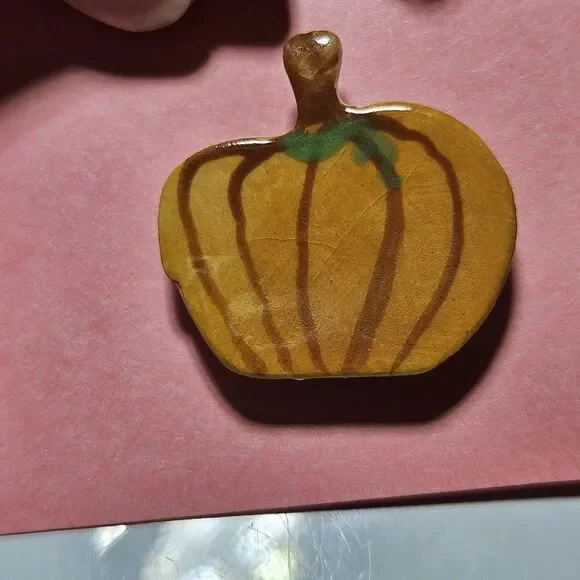 Chessie & Me Vintage Ceramic Holiday Button Covers - Picture 4 of 16